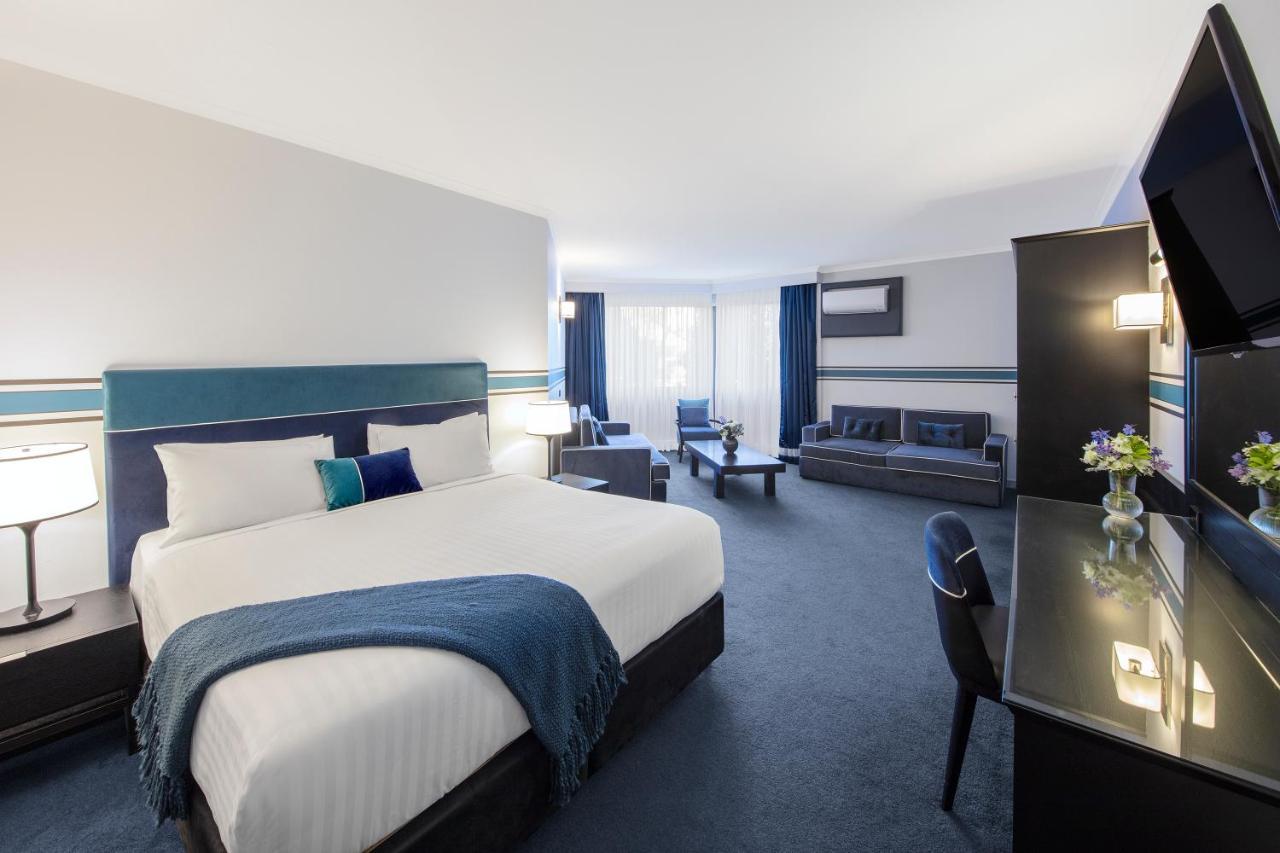 Ramada By Wyndham Diplomat Canberra Exterior photo