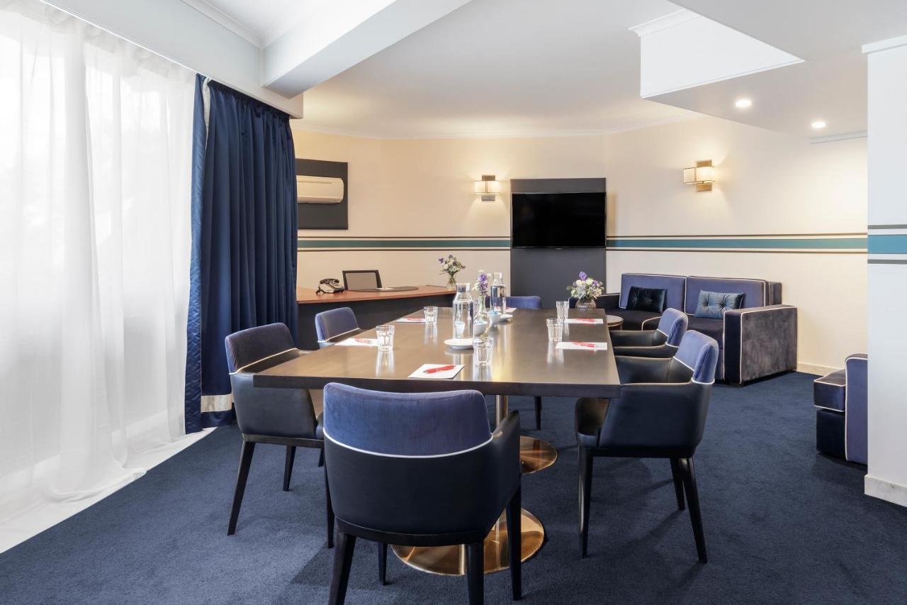 Ramada By Wyndham Diplomat Canberra Exterior photo