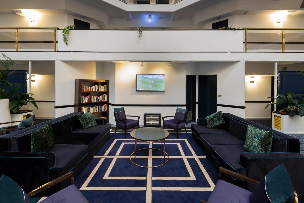 Ramada By Wyndham Diplomat Canberra Exterior photo